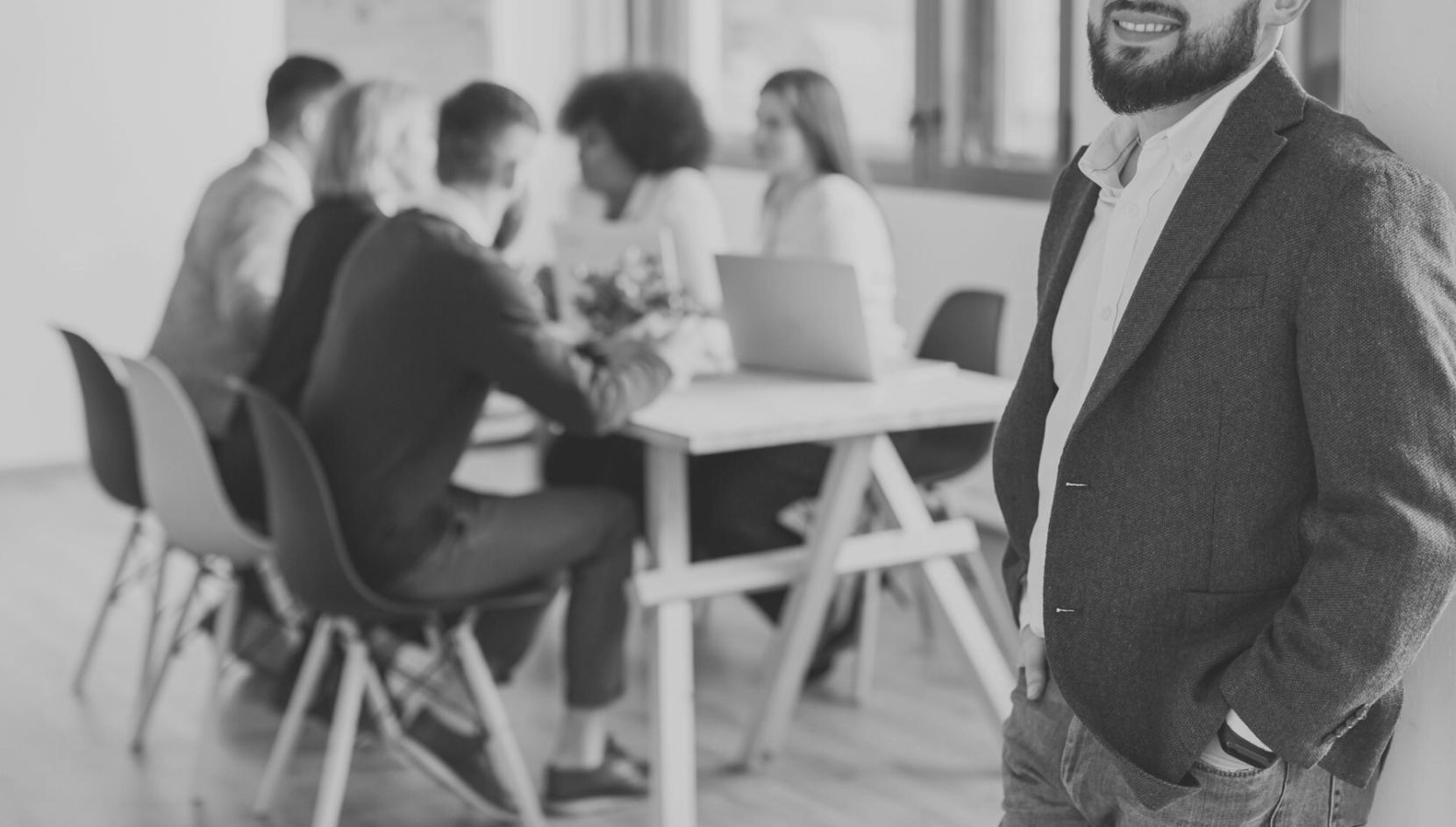 Detaillierte Finanzanalyse mit Diagrammen und Kennzahlen