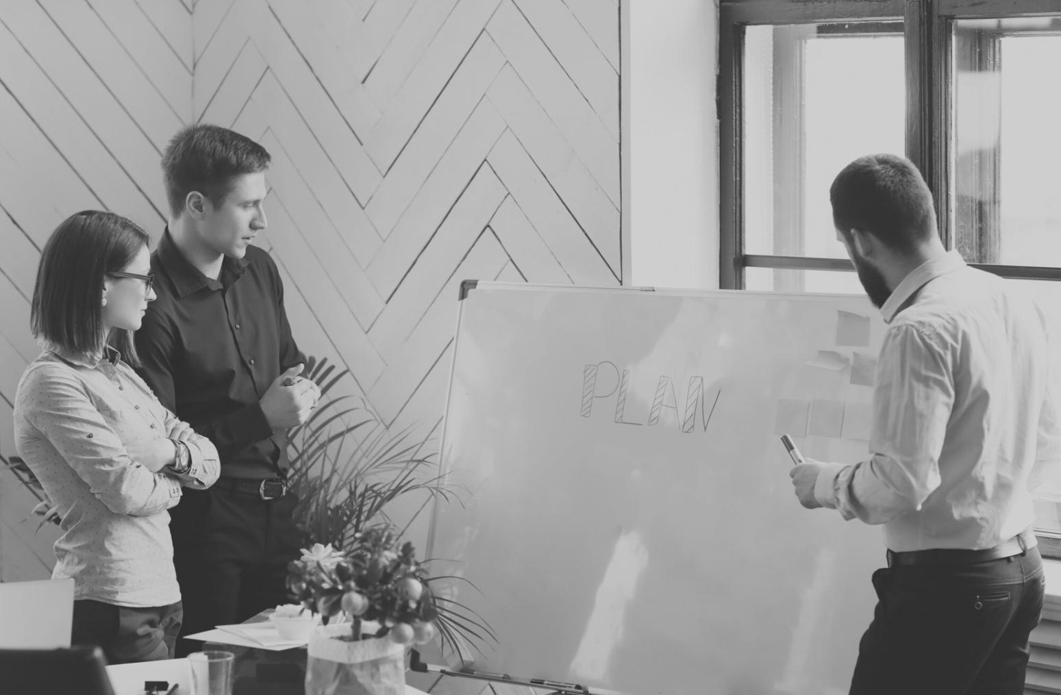 Detaillierte Finanzanalyse auf modernem Monitor