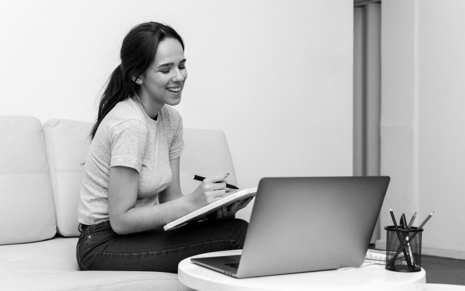 Finanzanalyse-Team bei der Arbeit mit modernen Analyse-Tools